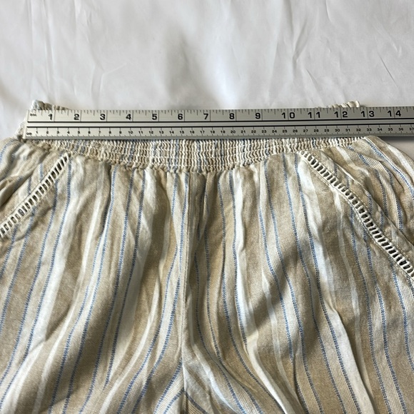 Women’s size medium tan striped Briggs Linen Blend Pull-On Shorts with Pockets - Picture 5 of 8